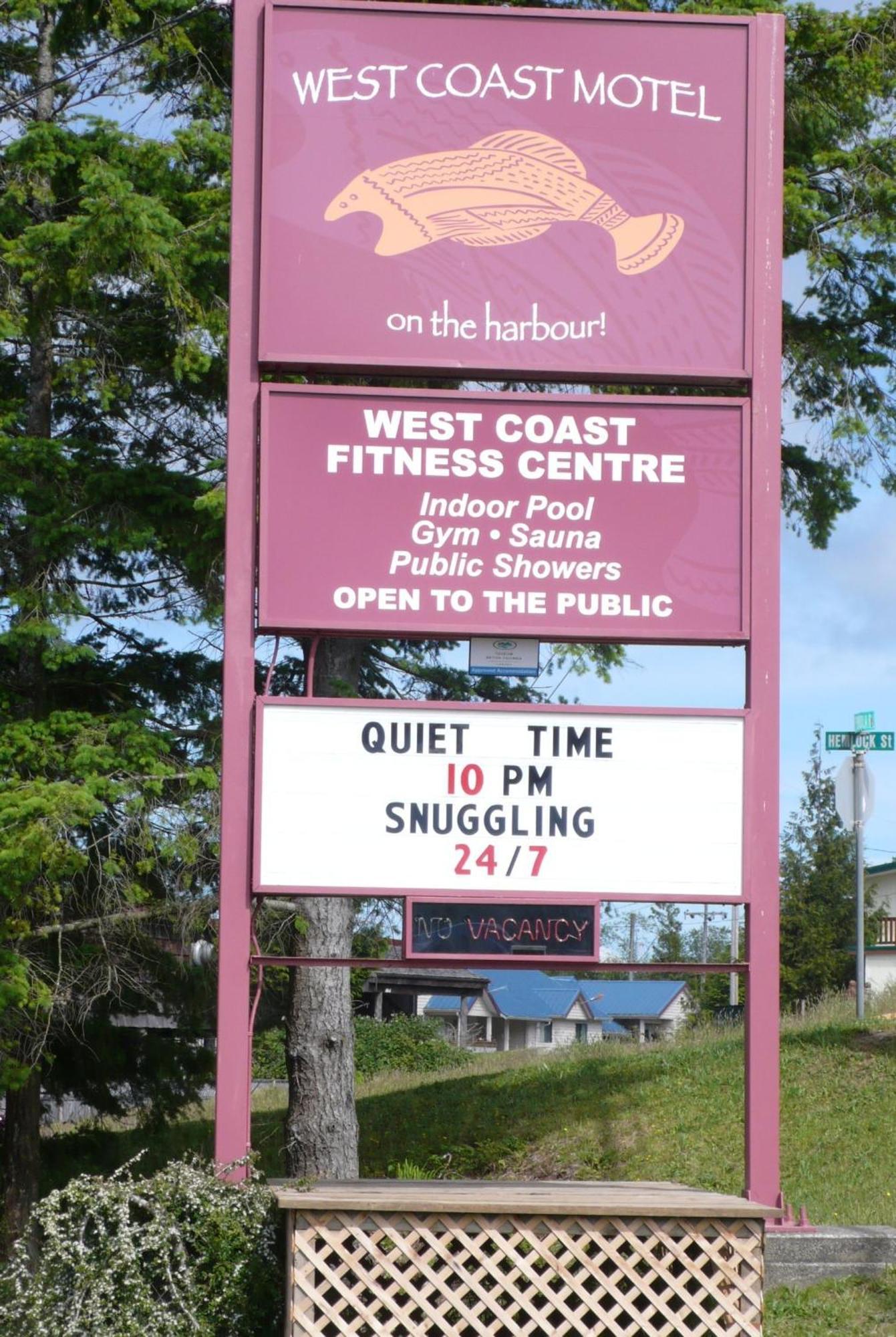 West Coast Motel On The Harbour Ucluelet Exterior foto