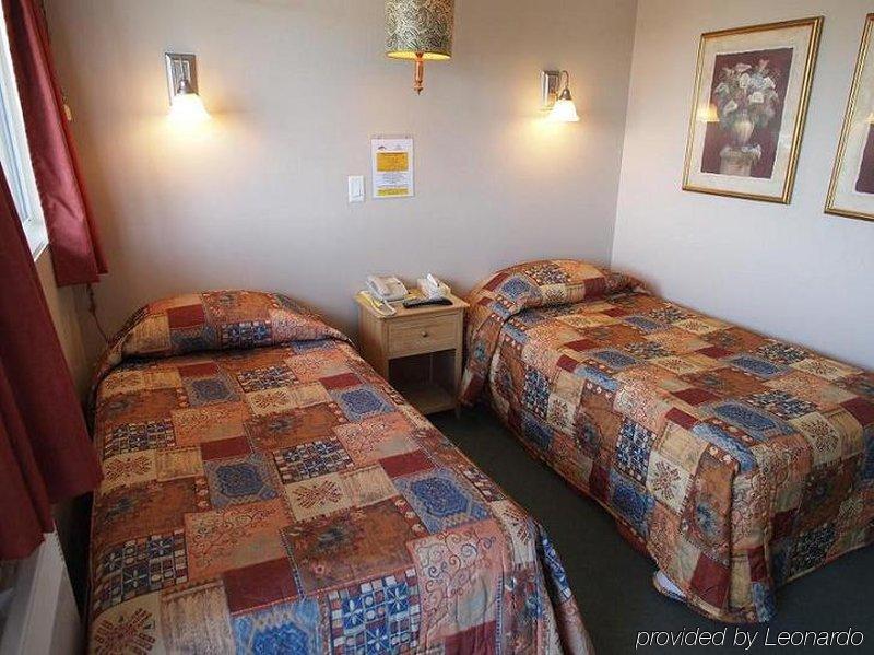 West Coast Motel On The Harbour Ucluelet Exterior foto