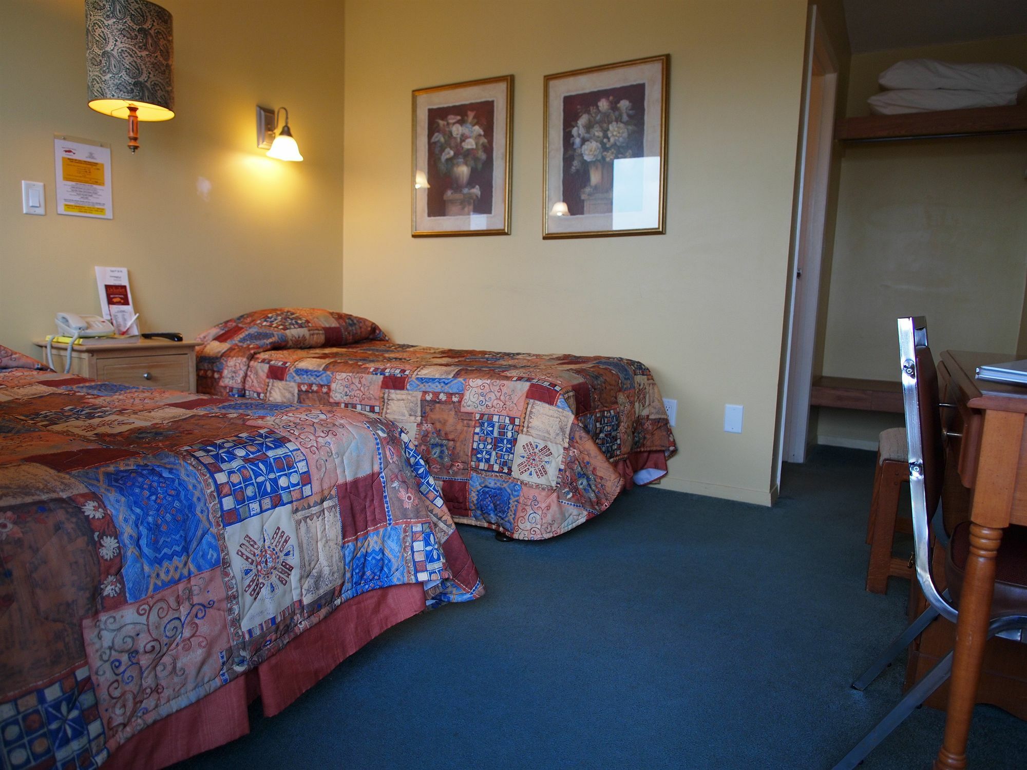 West Coast Motel On The Harbour Ucluelet Exterior foto